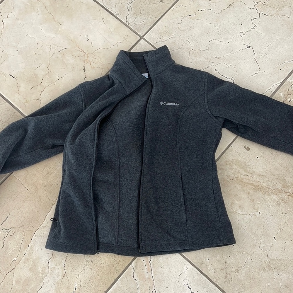 columbia soft and warm zip up jacket!